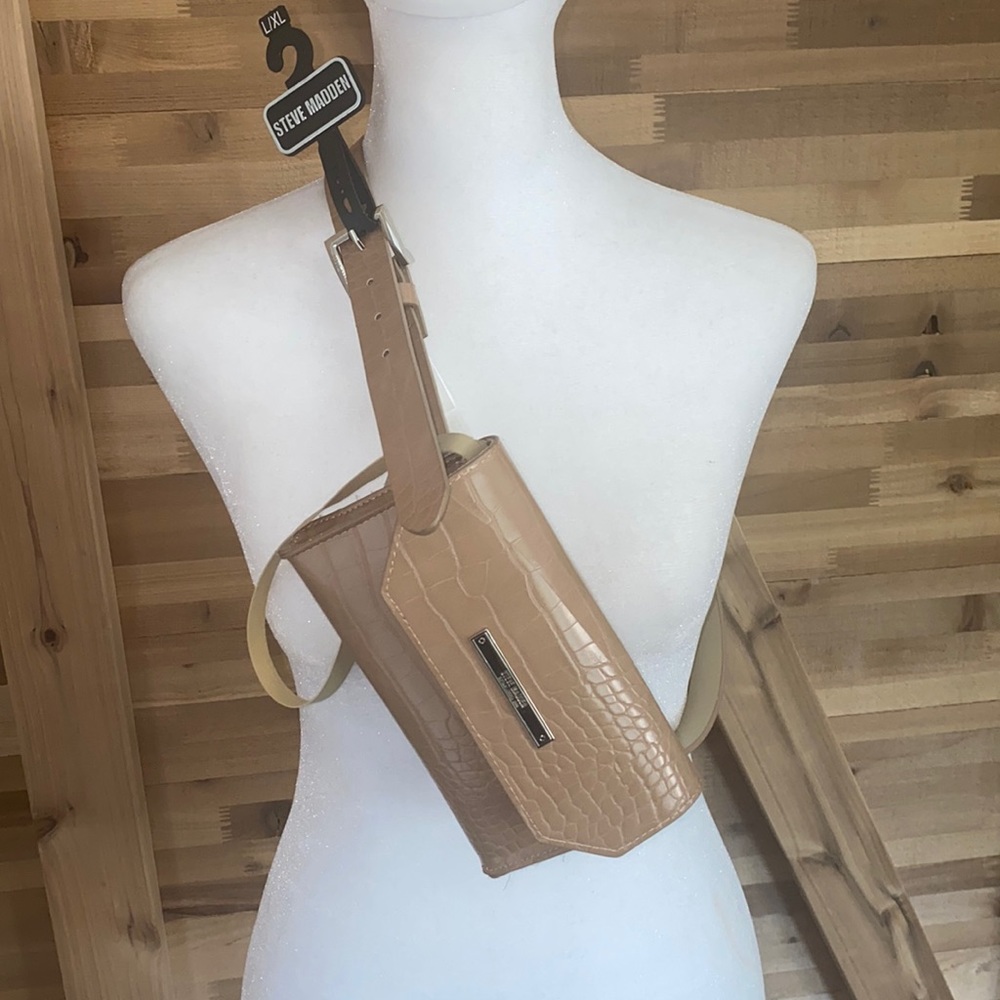 BNWT belt w/ removable wallet and coin purse